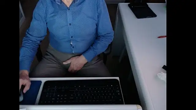 dutchpornking online show from December 23, 2025, 7:51 am