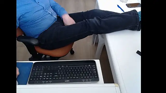 dutchpornking online show from April 1, 2026, 2:36 pm