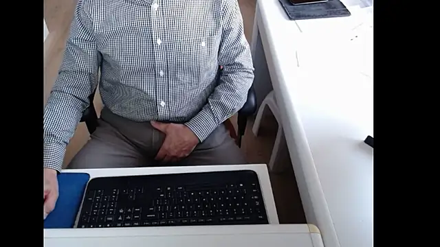 dutchpornking online show from March 30, 2026, 6:15 am