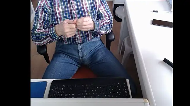 dutchpornking online show from March 13, 2025, 7:53 am