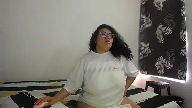 mabigomez00 online show from April 2, 2026, 9:21 pm