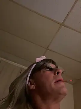 Snapshot of RileyDix chatting on October 17, 2025, 11:12 am RileyDix online show from October 17, 2025, 11:12 am