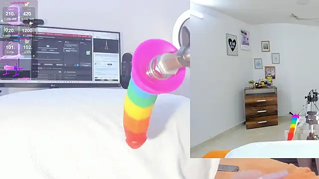 sofi velez online show from October 3, 2025, 5:25 pm