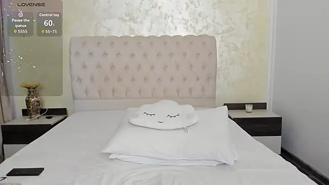 BiancaCruzzz online show from November 30, 2025, 8:20 pm