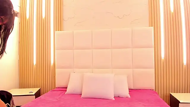 Snapshot of sofia_castrillon chatting on October 14, 2025, 8:20 pm sofia castrillon online show from October 14, 2025, 8:20 pm