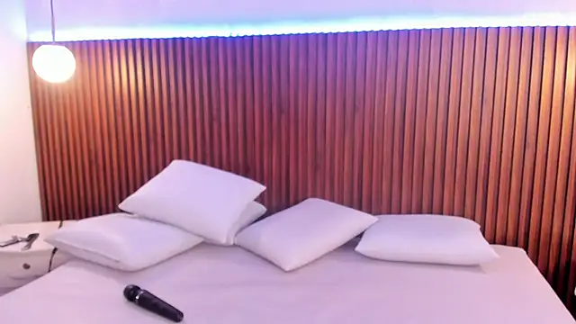 Snapshot of sofia_castrillon chatting on September 22, 2025, 12:55 pm sofia castrillon online show from September 22, 2025, 12:55 pm