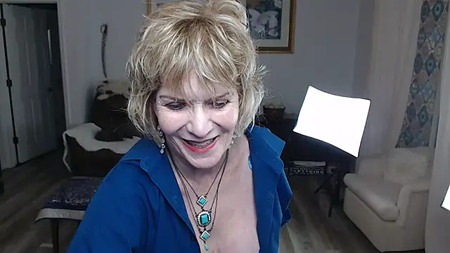 SindeeDix online show from December 14, 2024, 4:30 pm