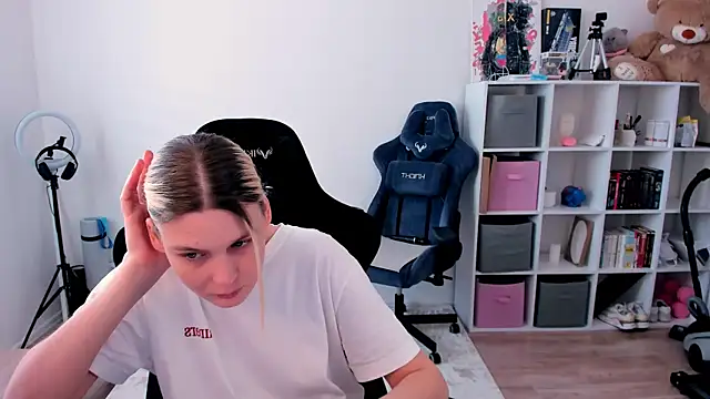 hotblonds online show from February 7, 2026, 11:18 am