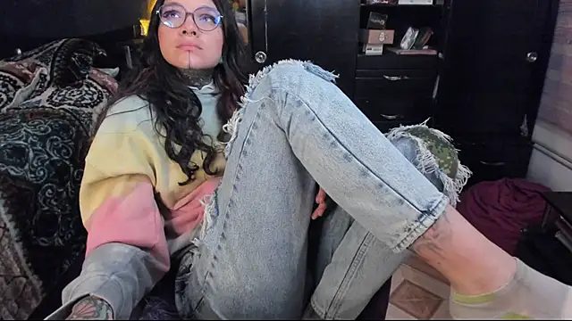 Snapshot of Lilmarieee chatting on February 19, 2025, 1:51 am Lilmarieee online show from February 19, 2025, 1:51 am