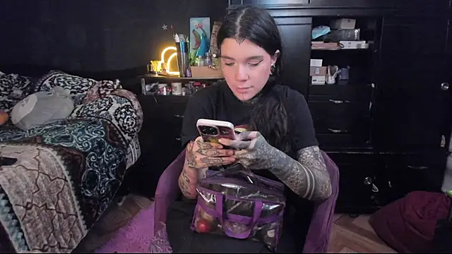 Snapshot of Lilmarieee chatting on March 6, 2025, 10:04 pm Lilmarieee online show from March 6, 2025, 10:04 pm