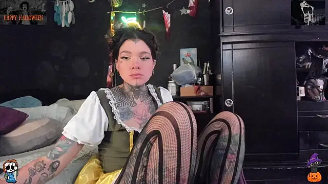 Snapshot of Lilmarieee chatting on October 14, 2025, 4:51 pm Lilmarieee online show from October 14, 2025, 4:51 pm