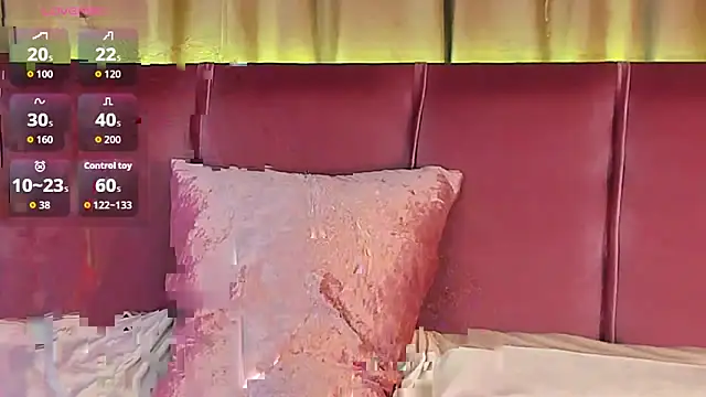 Snapshot of RoseRoxy chatting on October 1, 2025, 4:00 pm RoseRoxy online show from October 1, 2025, 4:00 pm