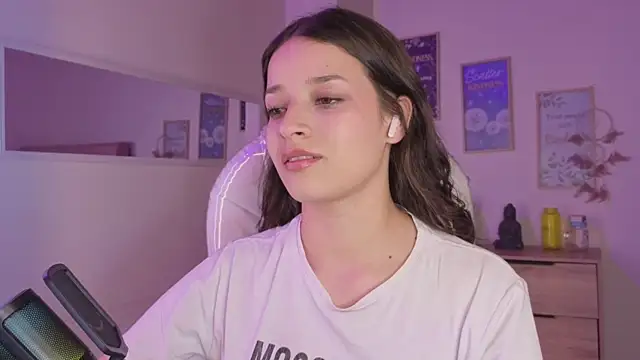 Amaia Daniells online show from October 23, 2025, 3:49 am