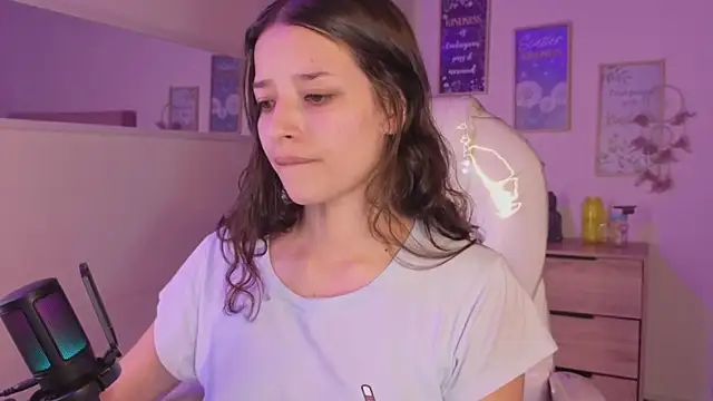 Amaia Daniells online show from October 16, 2025, 3:59 am