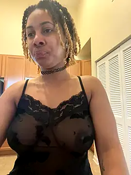 Snapshot of goddessxdreaxo chatting on October 16, 2025, 12:24 pm goddessxdreaxo online show from October 16, 2025, 12:24 pm