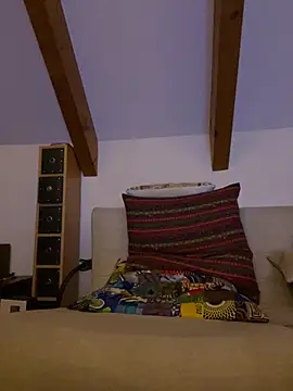 Relnnet online show from April 4, 2026, 10:38 pm