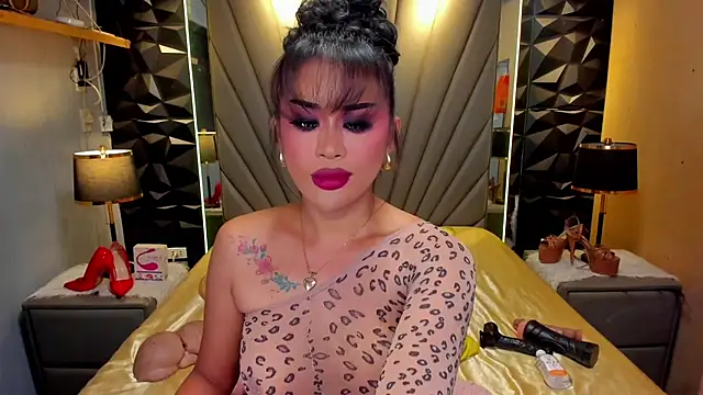 QuiinMollyXxX online show from September 28, 2025, 1:29 pm