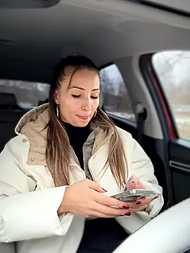 YOUR-KARINA online show from January 14, 2026, 7:34 am