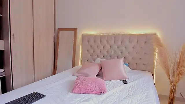 Snapshot of mariam_hill chatting on September 21, 2025, 3:39 pm mariam hill online show from September 21, 2025, 3:39 pm