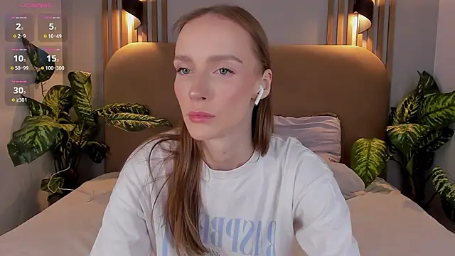 Kira Quinn online show from November 11, 2025, 6:52 am