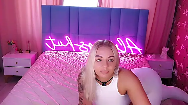 AllwaysHotJ online show from April 9, 2026, 2:13 am