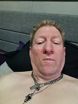 tomtom111111 online show from March 4, 2026, 3:20 pm