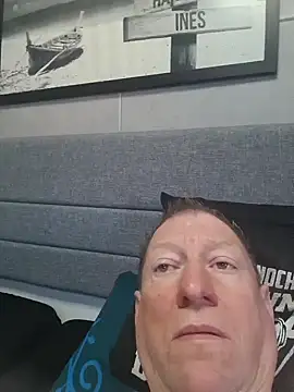 tomtom111111 online show from October 14, 2025, 2:28 pm