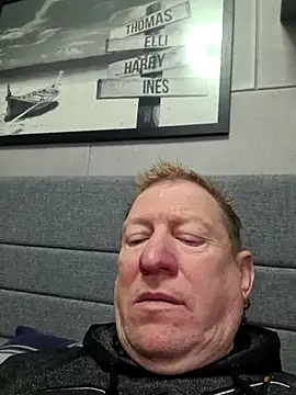 tomtom111111 online show from November 30, 2025, 11:22 am