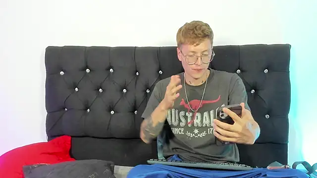 Snapshot of A_sexy_couple__ chatting on October 5, 2025, 2:02 am A sexy couple   online show from October 5, 2025, 2:02 am