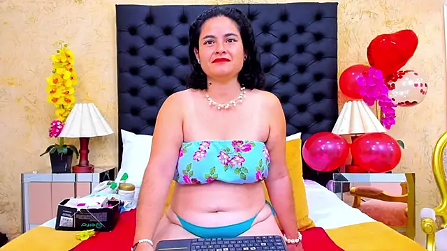 SaraBernarrd online show from February 22, 2025, 1:02 pm