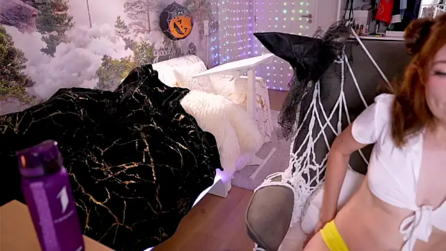 Snapshot of Cissy_Glitter chatting on November 1, 2025, 8:46 pm Cissy Glitter online show from November 1, 2025, 8:46 pm