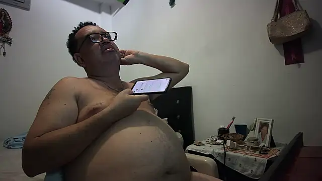 Snapshot of djtomxxx2777 chatting on October 11, 2025, 1:17 am djtomxxx2777 online show from October 11, 2025, 1:17 am