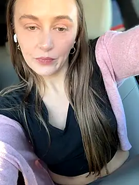 lunagirl13 online show from November 11, 2025, 8:47 pm