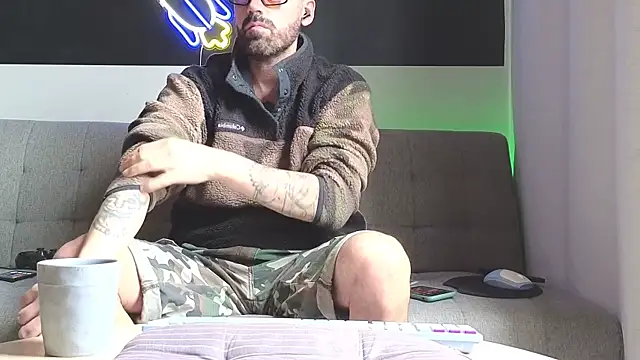 Snapshot of MattxFeet chatting on September 28, 2025, 12:23 pm MattxFeet online show from September 28, 2025, 12:23 pm