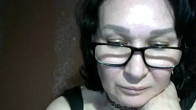 Snapshot of PrettyAndWild chatting on July 5, 2026, 2:13 pm PrettyAndWild online show from July 5, 2026, 2:13 pm