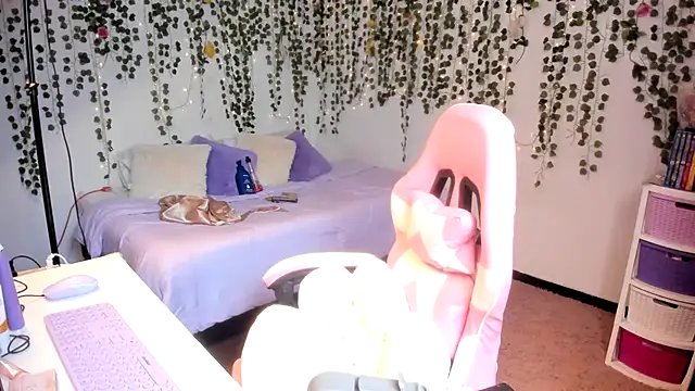 Snapshot of violeta_milleer chatting on October 10, 2025, 4:52 pm violeta milleer online show from October 10, 2025, 4:52 pm