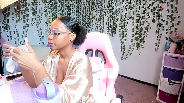 Snapshot of violeta_milleer chatting on September 17, 2025, 3:25 pm violeta milleer online show from September 17, 2025, 3:25 pm