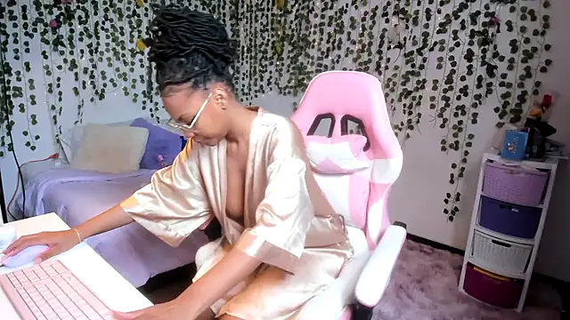 Snapshot of violeta_milleer chatting on November 7, 2025, 3:38 pm violeta milleer online show from November 7, 2025, 3:38 pm