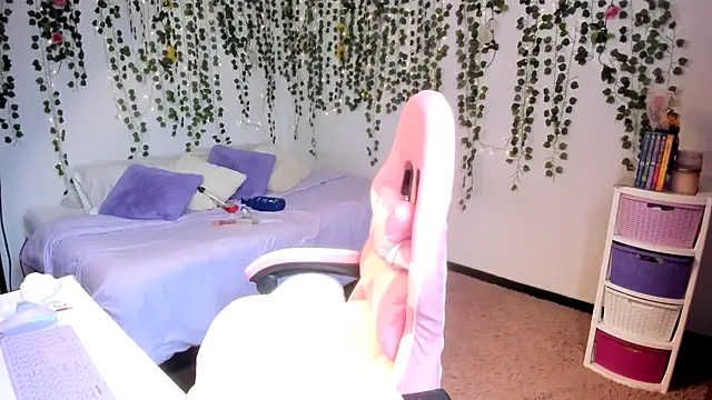 Snapshot of violeta_milleer chatting on October 8, 2025, 3:46 pm violeta milleer online show from October 8, 2025, 3:46 pm