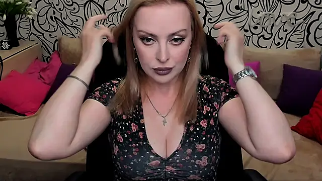 Snapshot of Hotdreamhere chatting on June 19, 2026, 4:13 pm Hotdreamhere online show from June 19, 2026, 4:13 pm