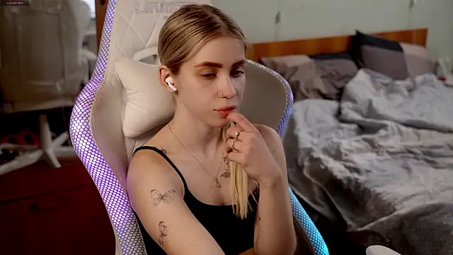 ho1yho1e online show from February 11, 2026, 7:03 pm