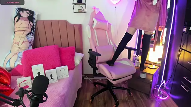 Snapshot of lilly_sweett chatting on January 14, 2025, 4:57 am lilly sweett online show from January 14, 2025, 4:57 am