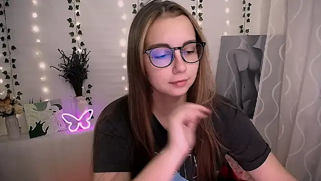 SweetPrincess  online show from September 18, 2025, 5:43 am