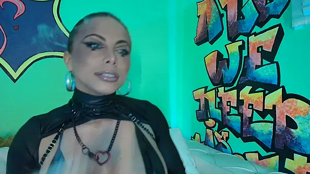 Snapshot of TamaraSavage chatting on October 3, 2025, 8:27 am TamaraSavage online show from October 3, 2025, 8:27 am