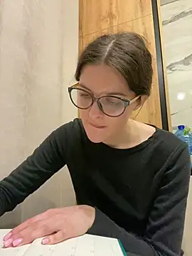 Snapshot of little_belucci chatting on February 6, 2025, 4:03 pm little belucci online show from February 6, 2025, 4:03 pm