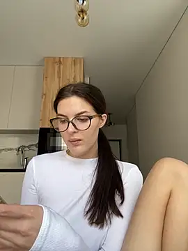 little belucci online show from October 14, 2025, 12:50 pm