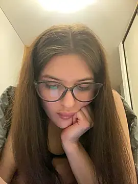 Snapshot of little_belucci chatting on February 3, 2025, 5:24 pm little belucci online show from February 3, 2025, 5:24 pm