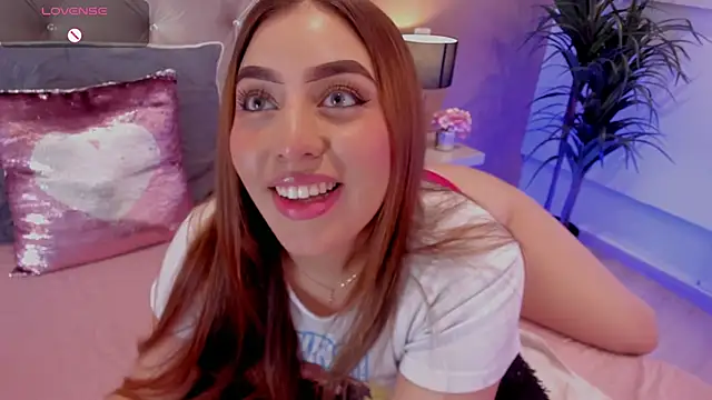 MaddyyLennon online show from February 6, 2025, 2:37 pm