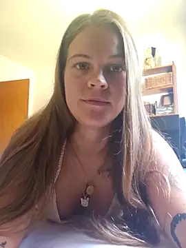 chloemoonandstarss online show from November 11, 2025, 12:33 pm