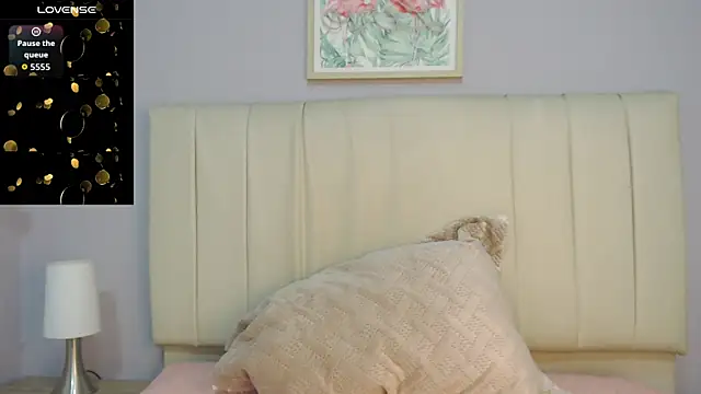 Snapshot of amy_le01 chatting on October 14, 2025, 1:23 pm amy le01 online show from October 14, 2025, 1:23 pm